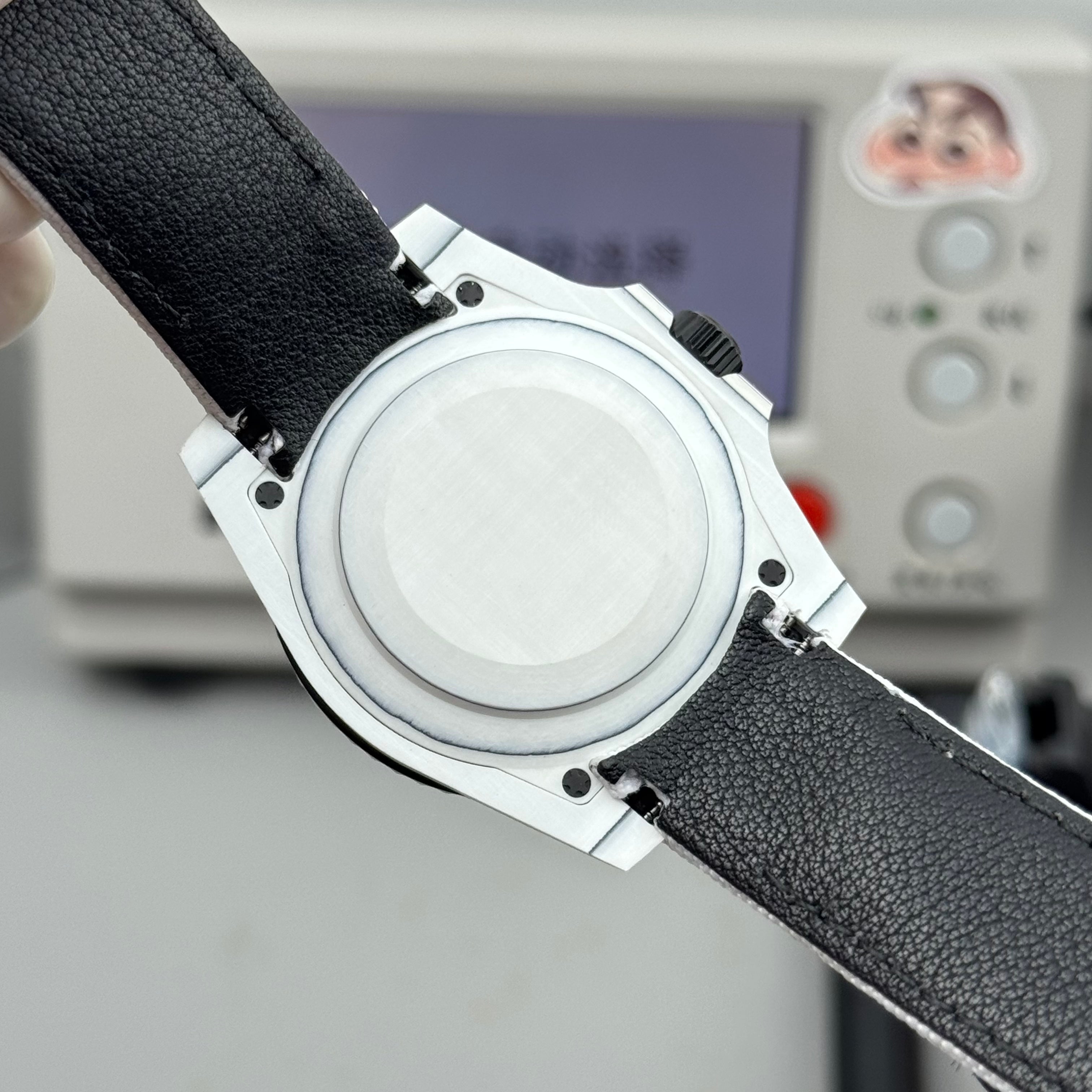 롤렉스 오이스터 퍼페츄얼 서브마리너 데이트 40mm 블랙 다이얼 카본 베젤 화이트 나일론 스트랩