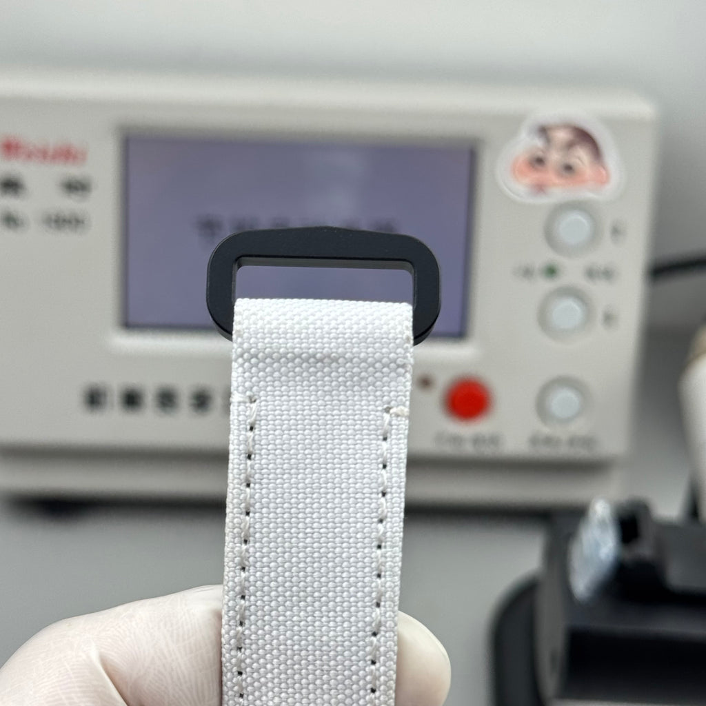 롤렉스 오이스터 퍼페츄얼 서브마리너 데이트 40mm 블랙 다이얼 카본 베젤 화이트 나일론 스트랩