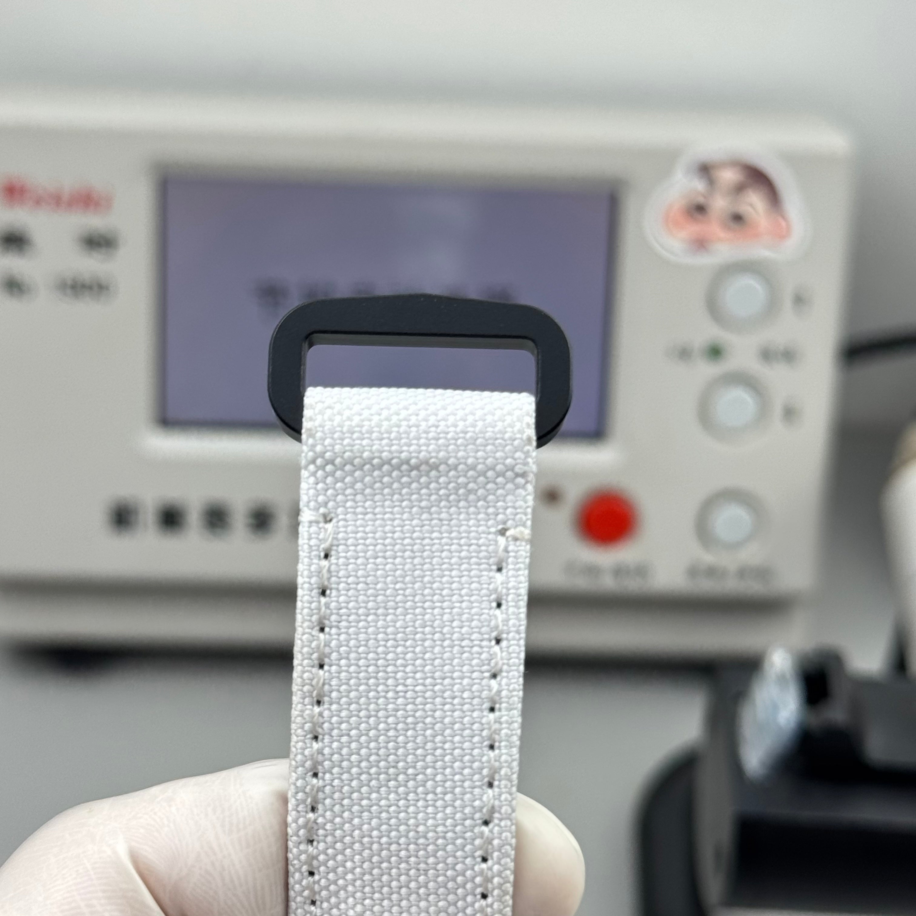 롤렉스 오이스터 퍼페츄얼 서브마리너 데이트 40mm 블랙 다이얼 카본 베젤 화이트 나일론 스트랩