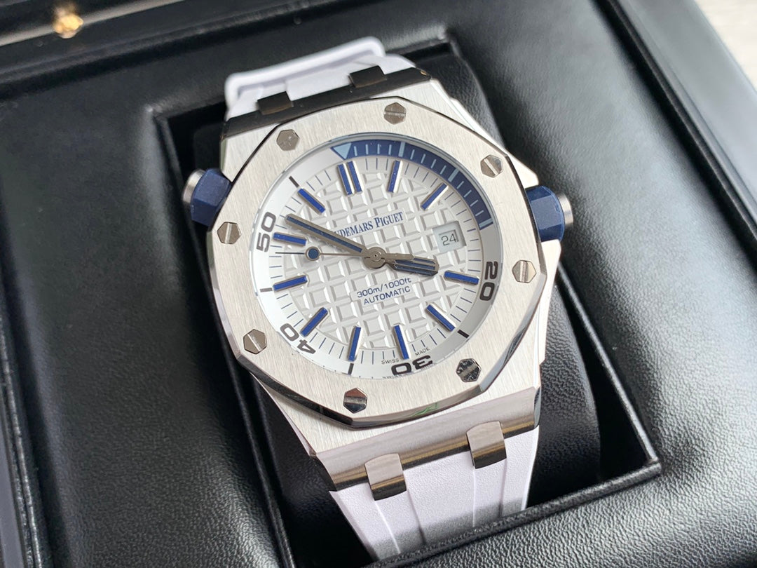 오데마피게 로얄오크 오프쇼어 다이버 화이트 42mm