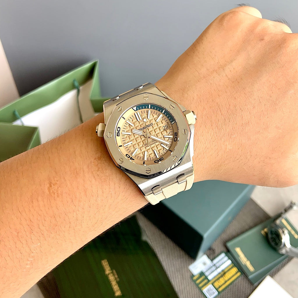 오데마피게 로얄오크 오프쇼어 다이버 베이지 42mm