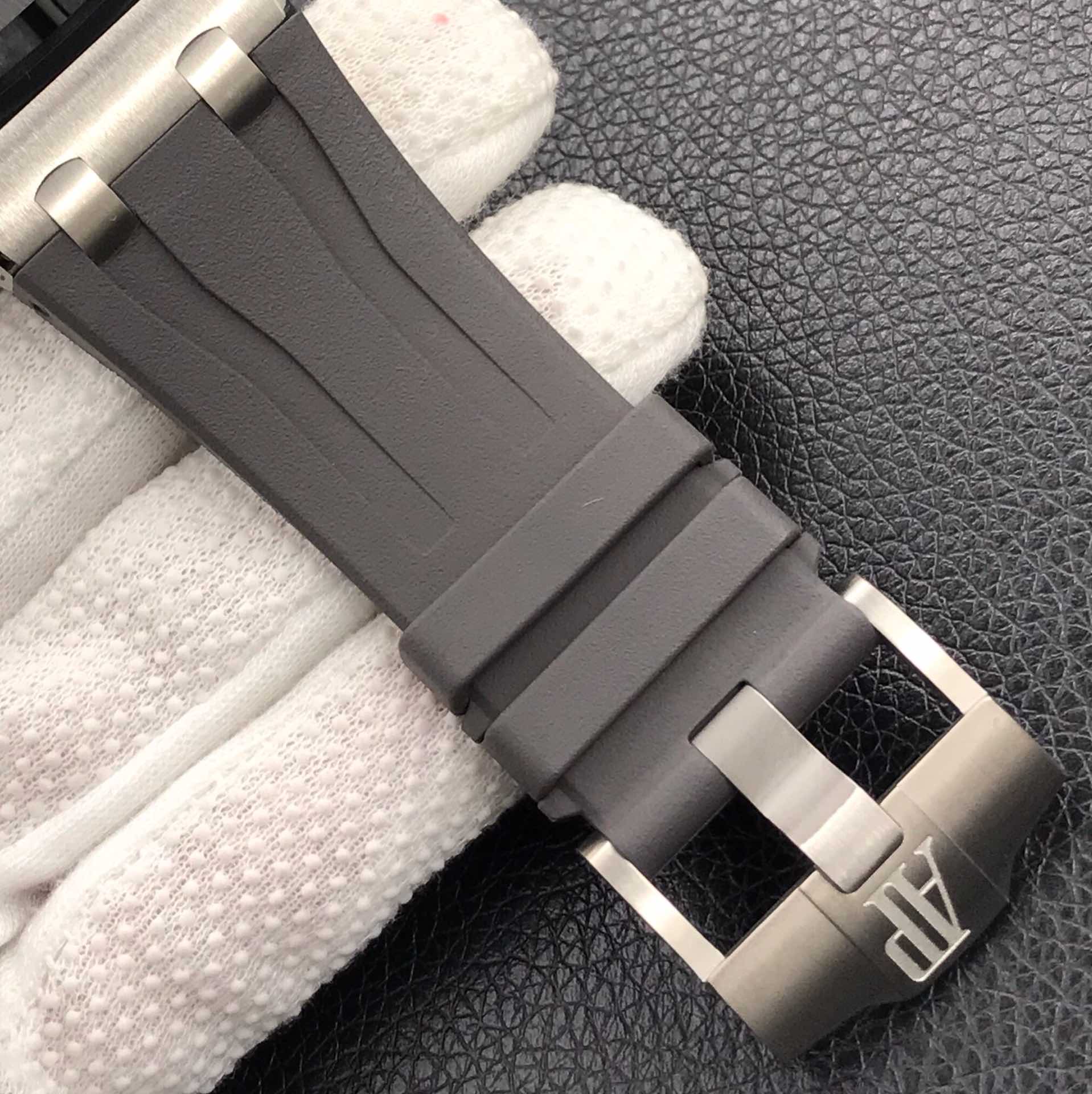오데마피게 그레이 로얄오크 오프쇼어 44mm 코끼리