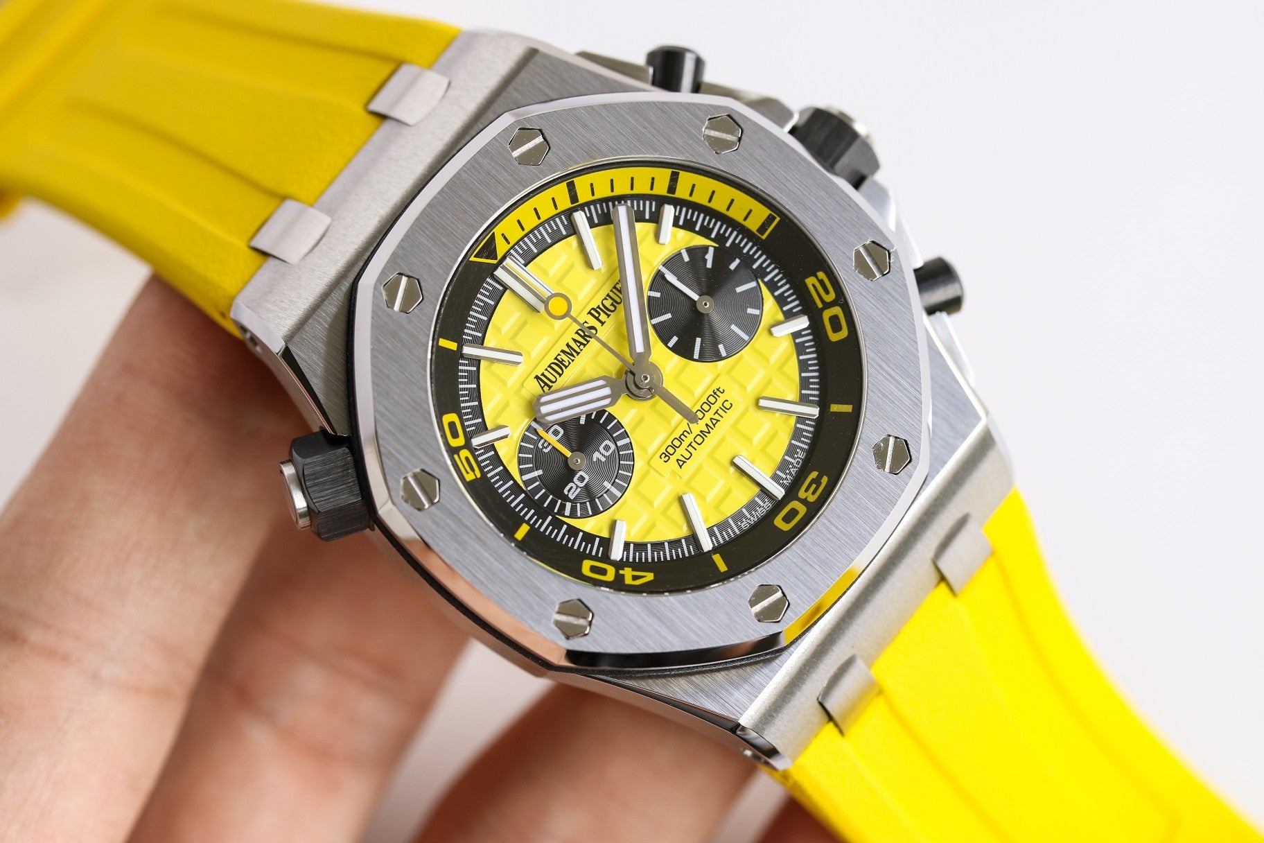 오데마피게 로얄오크 오프쇼어 다이버 크로노그래프 옐로우 42mm