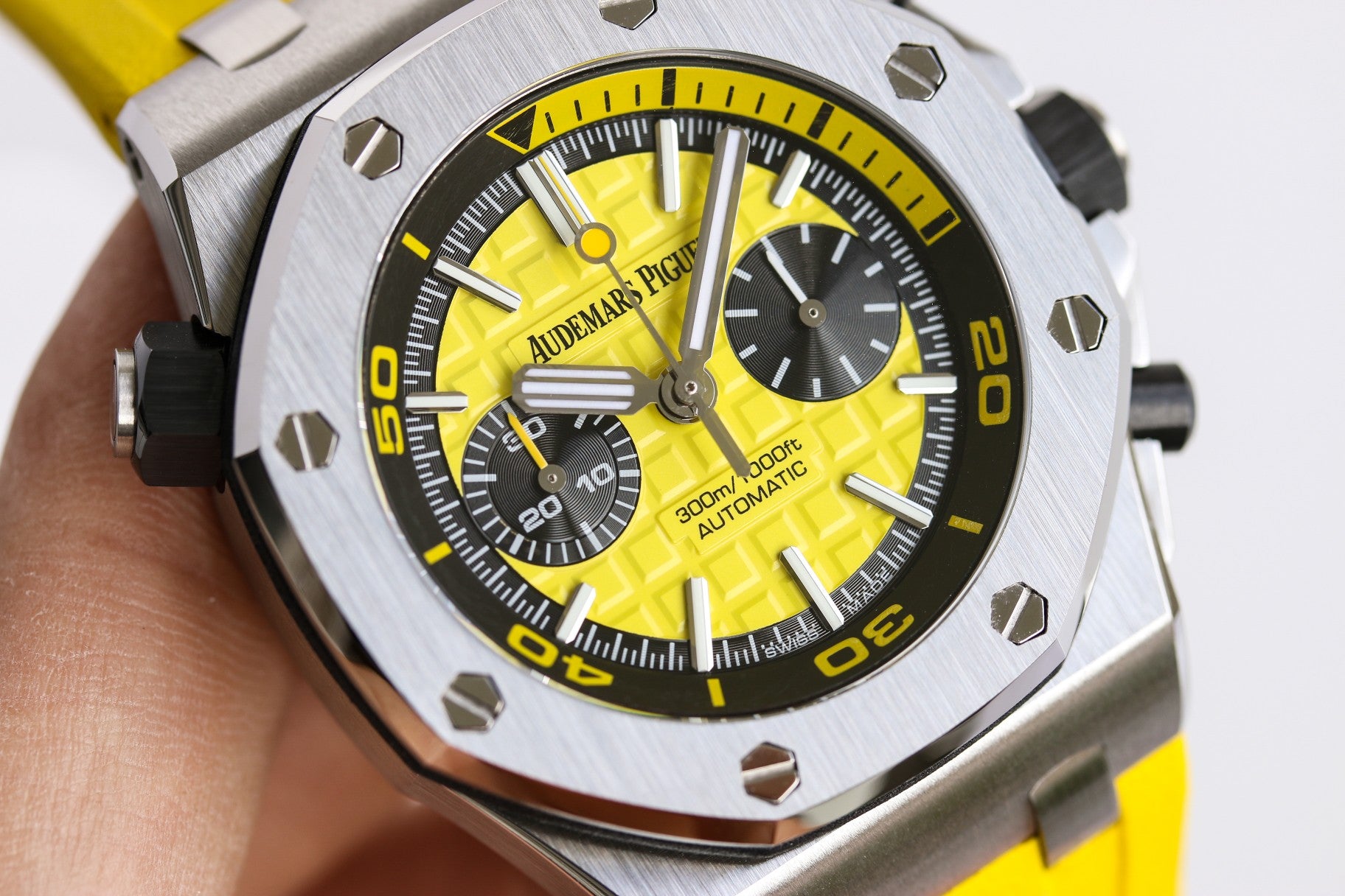 오데마피게 로얄오크 오프쇼어 다이버 크로노그래프 옐로우 42mm