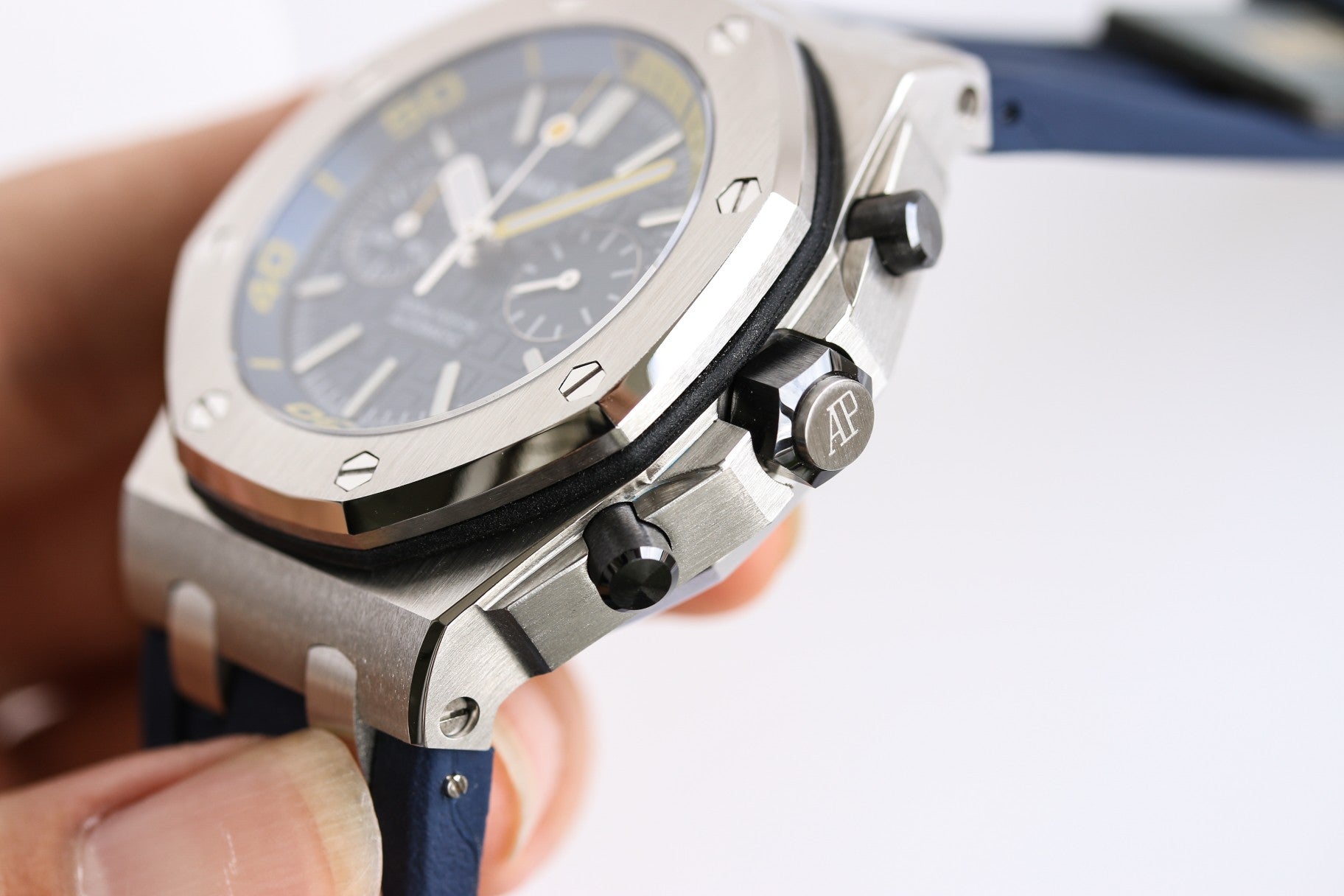 오데마피게 로얄오크 오프쇼어 다이버 크로노그래프 블루 42mm