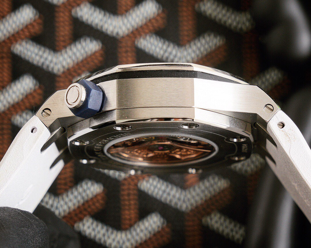 오데마피게 로얄오크 오프쇼어 다이버 화이트 42mm