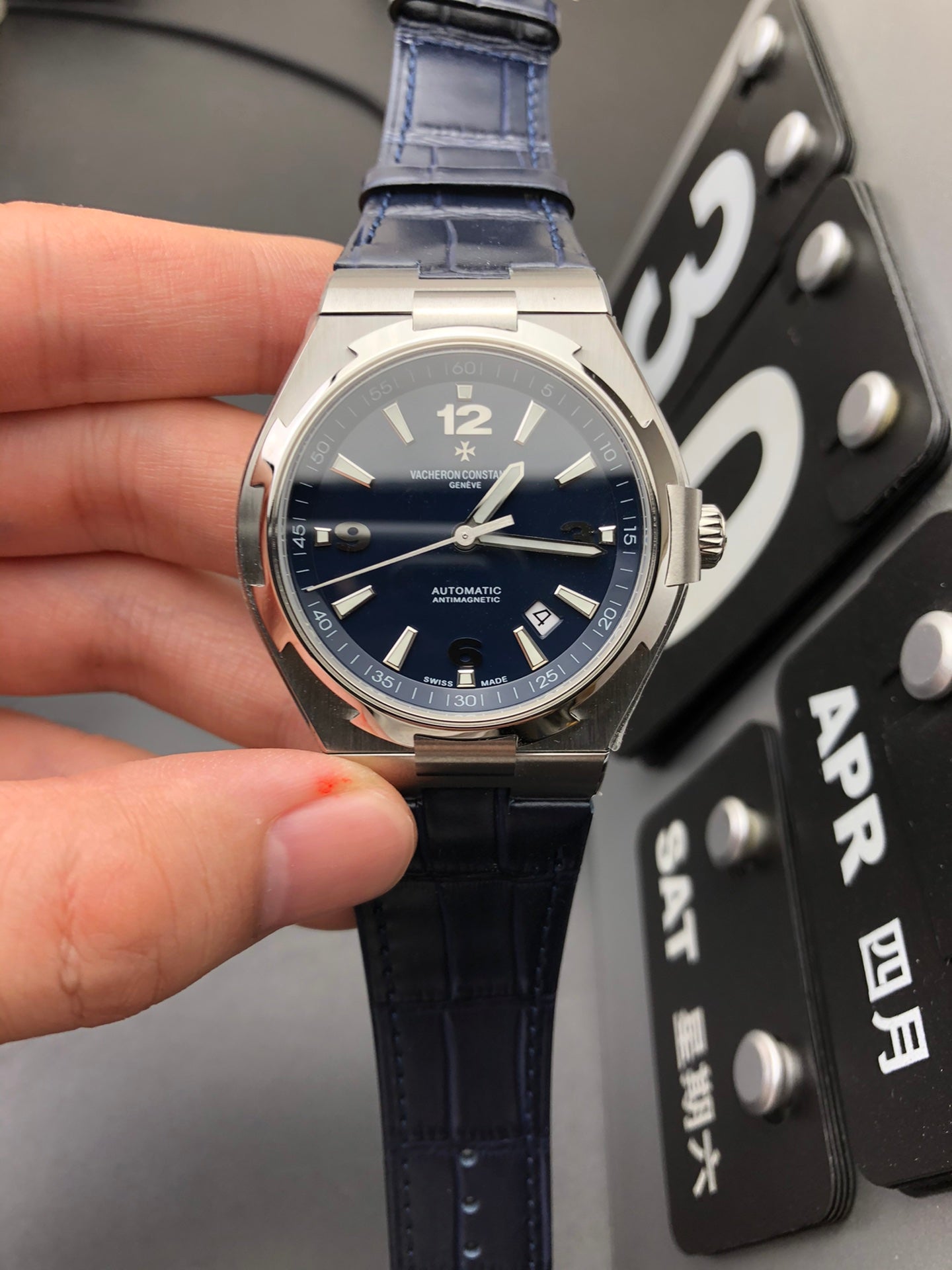 바쉐론 콘스탄틴 오버시즈 블루 42mm 오버시즈