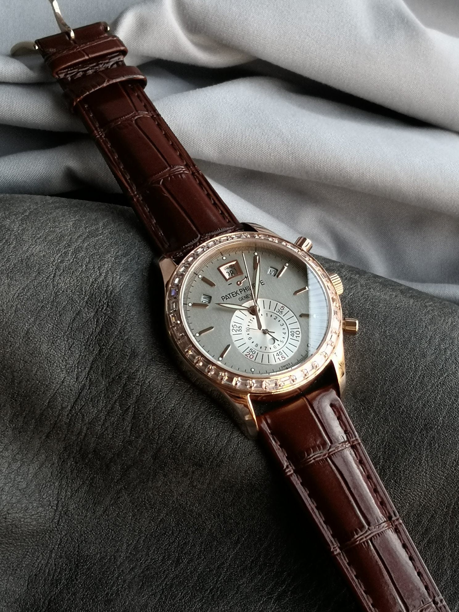 파텍필립 컴플리케이션 애뉴얼 캘린더 크로노그래프 로즈 골드 에보니 블랙 다이얼