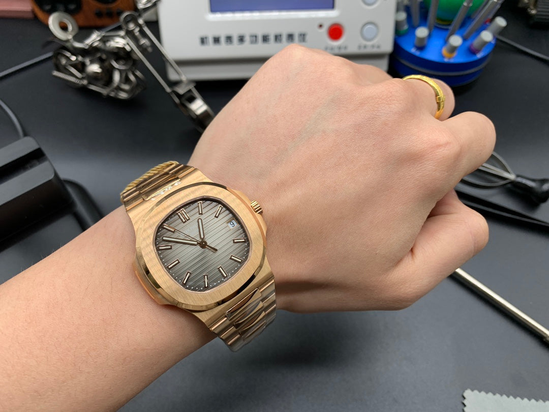 파텍 필립 노틸러스 로즈 골드 브라운 다이얼