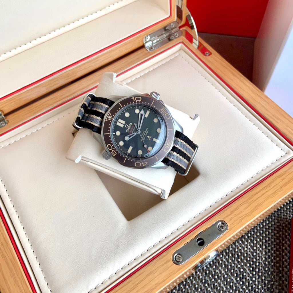 오메가 씨마스터 다이버 300 007 에디션 티타늄 시계 42mm