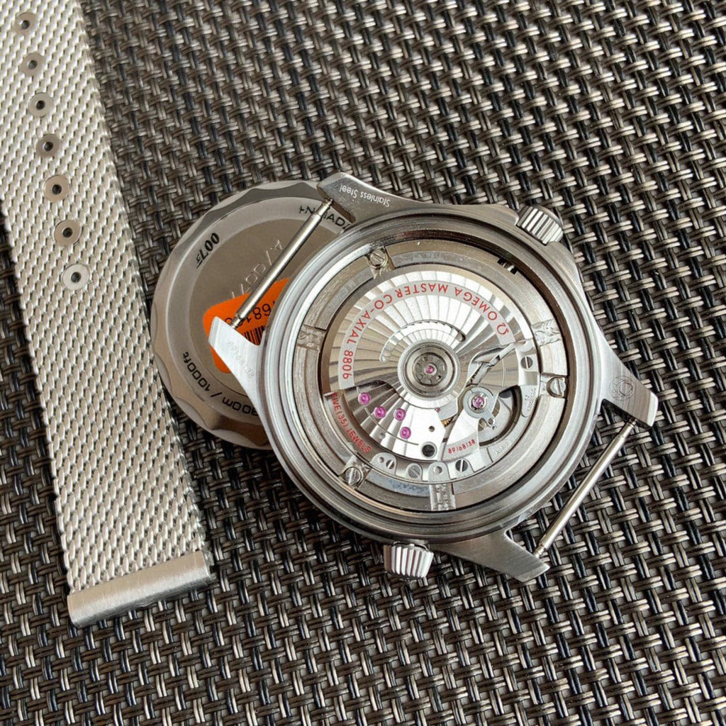 오메가 씨마스터 다이버 300 007 에디션 티타늄 시계 42mm