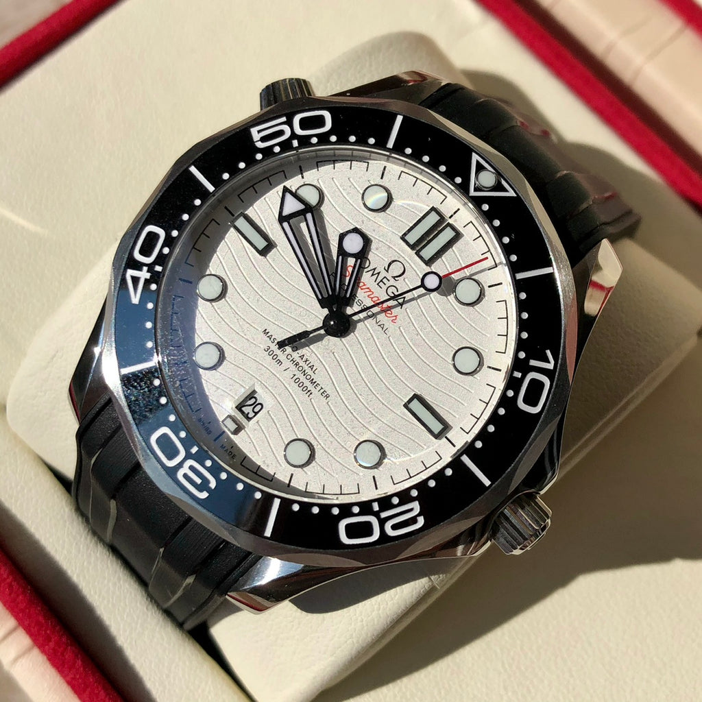 오메가 씨마스터 다이버 300M 스틸 화이트 42mm 흰판