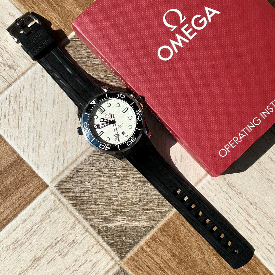 오메가 씨마스터 다이버 300M 스틸 화이트 42mm 흰판