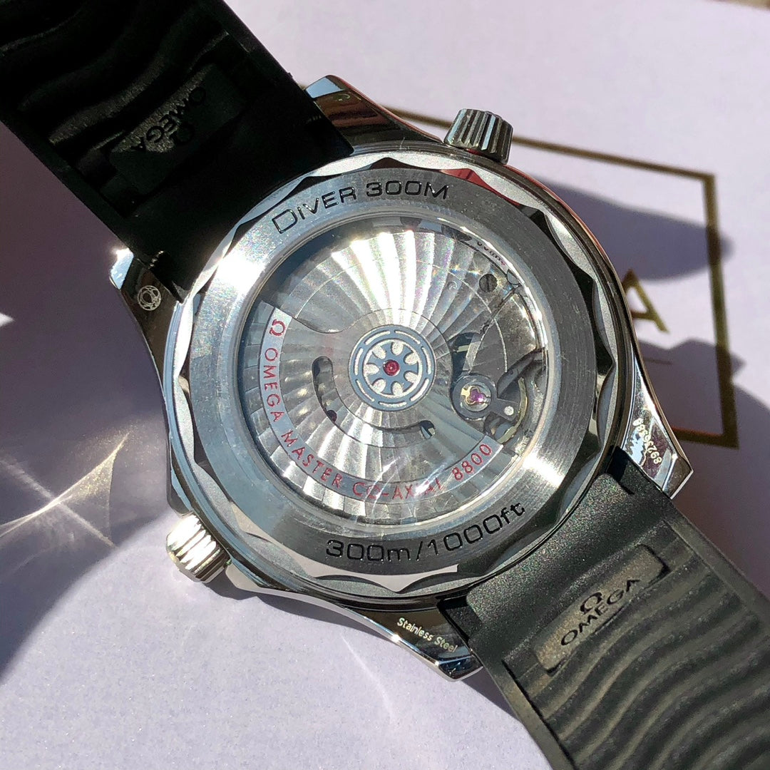 오메가 씨마스터 다이버 300M 스틸 화이트 42mm 흰판
