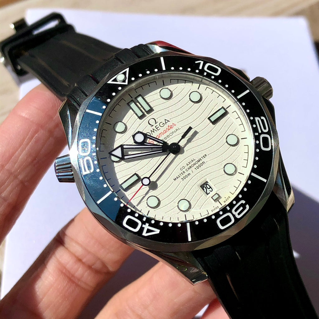 오메가 씨마스터 다이버 300M 스틸 화이트 42mm 흰판