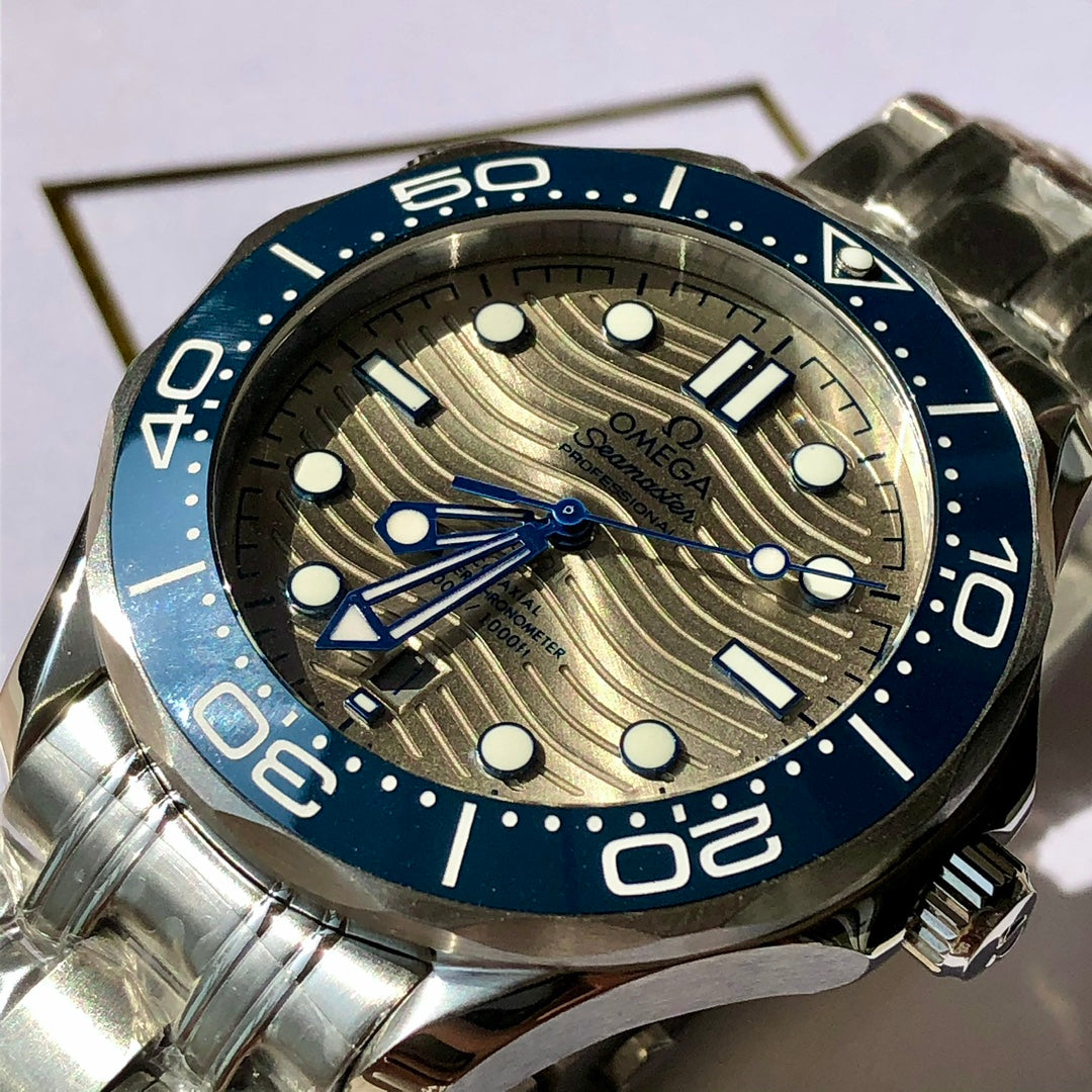 오메가 씨마스터 다이버 300M 스틸 그레이 블루 42mm 회청