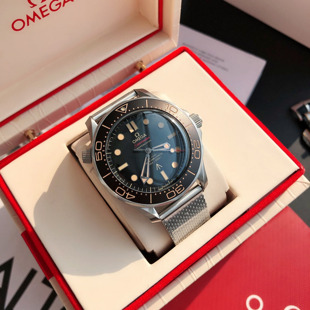오메가 씨마스터 다이버 300M 티타늄 브라운 42mm 007 에디션