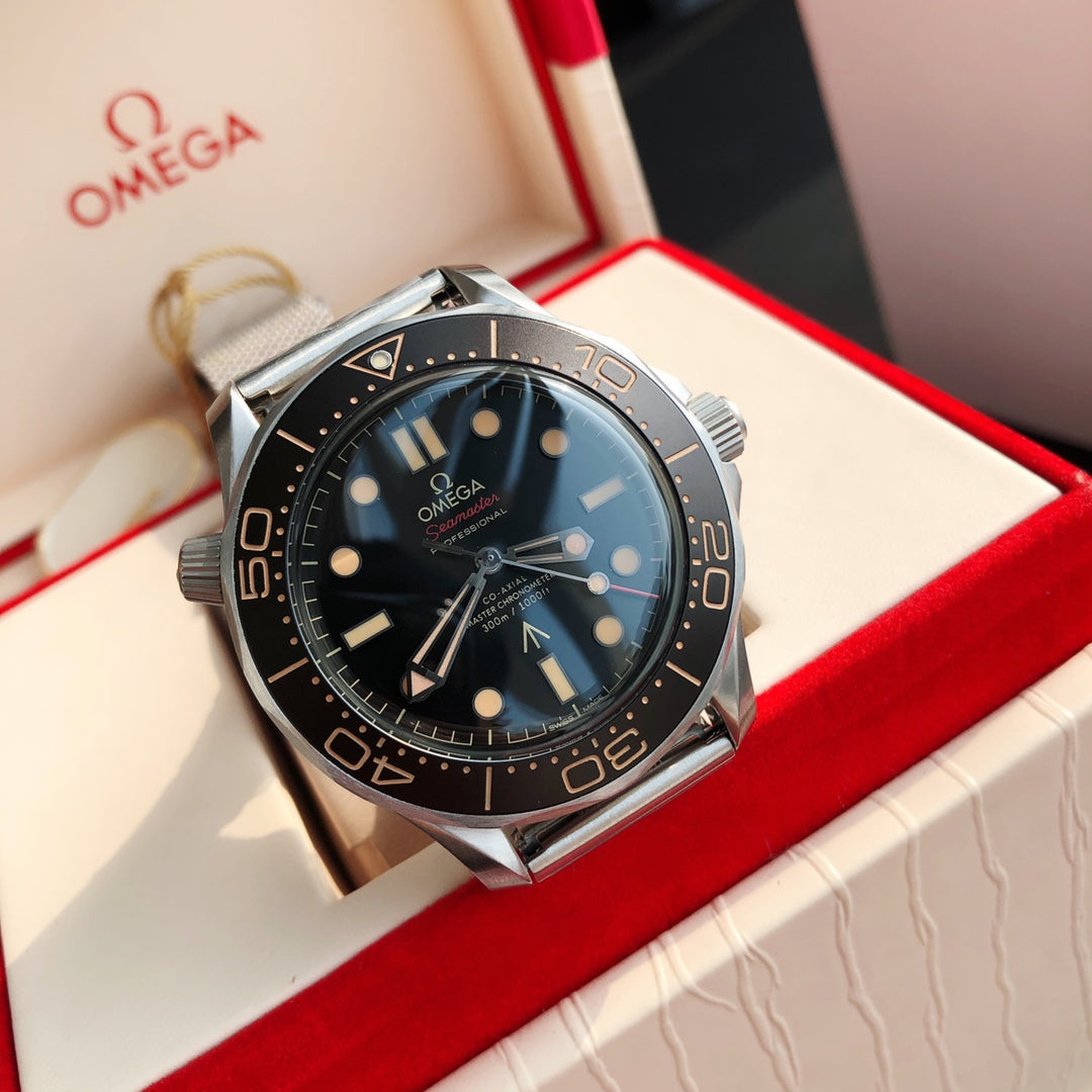 오메가 씨마스터 다이버 300M 티타늄 브라운 42mm 007 에디션
