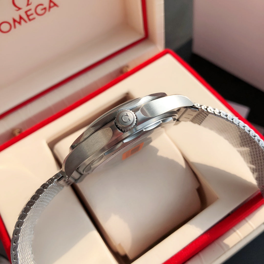 오메가 씨마스터 다이버 300M 티타늄 브라운 42mm 007 에디션