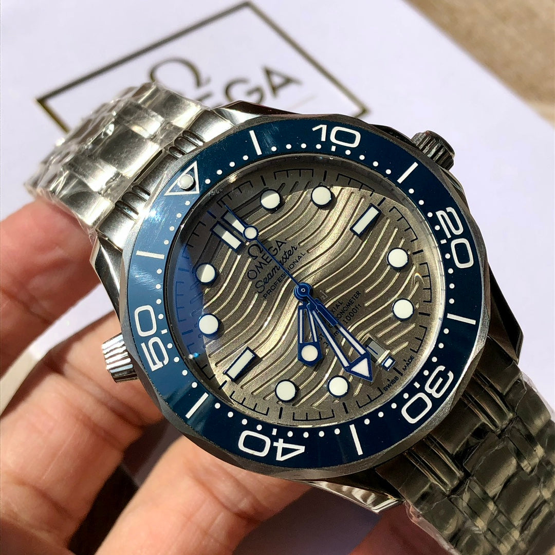 오메가 씨마스터 다이버 300M 스틸 그레이 블루 42mm 회청