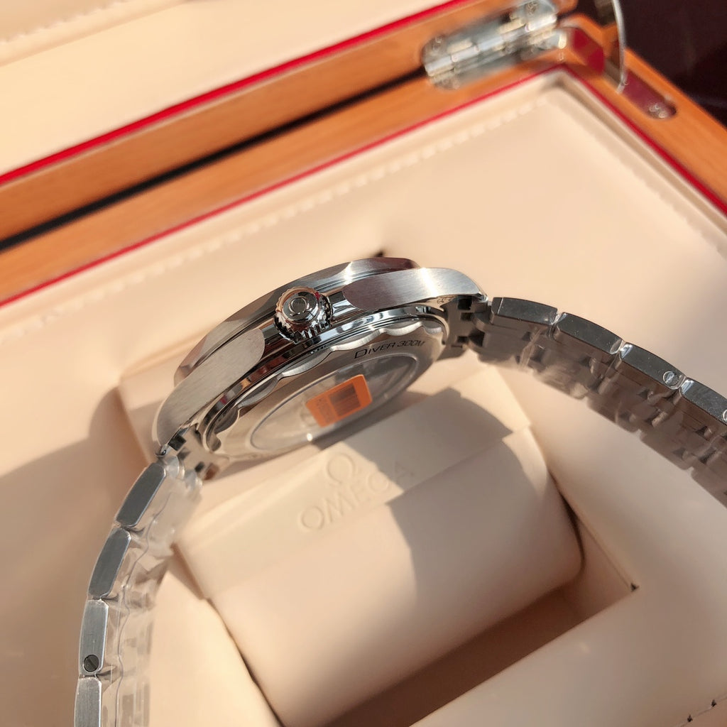 오메가 씨마스터 다이버 300M 스틸 그린 42mm 초록