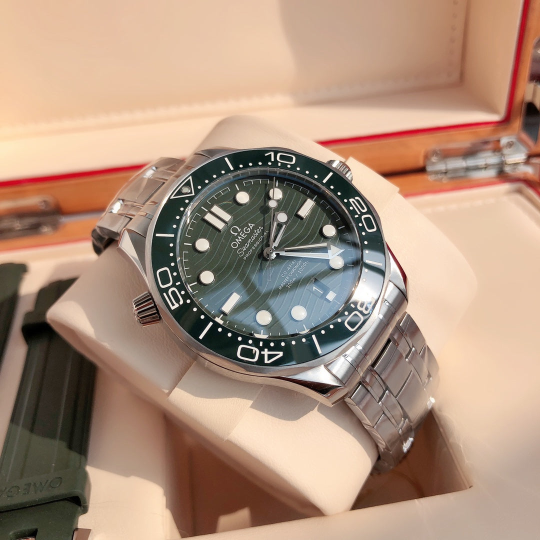 오메가 씨마스터 다이버 300M 스틸 그린 42mm 초록