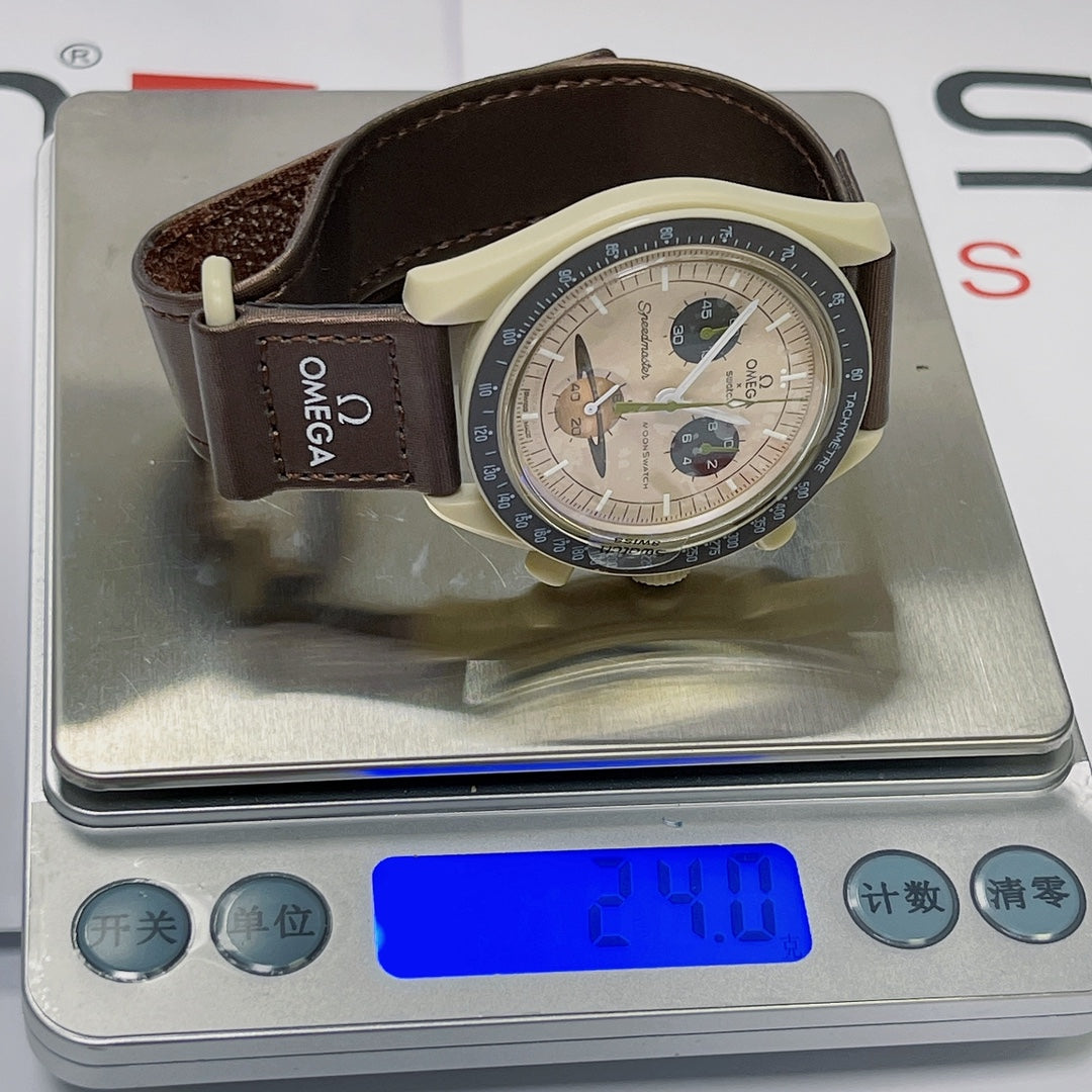 스와치 x 오메가 바이오세라믹 문스와치 브라운 베이지 42mm 미션 투 새턴