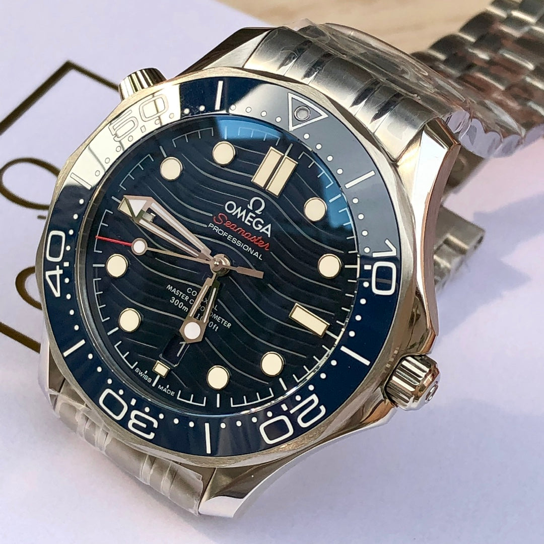 오메가 씨마스터 다이버 300M 코-액시얼 마스터 크로노미터 스틸 블루 42mm 청판
