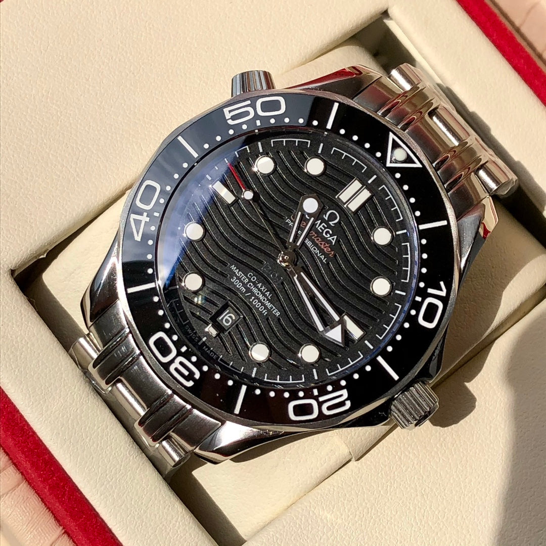 오메가 씨마스터 다이버 300M 코-액시얼 마스터 크로노미터 스틸 블랙 42mm