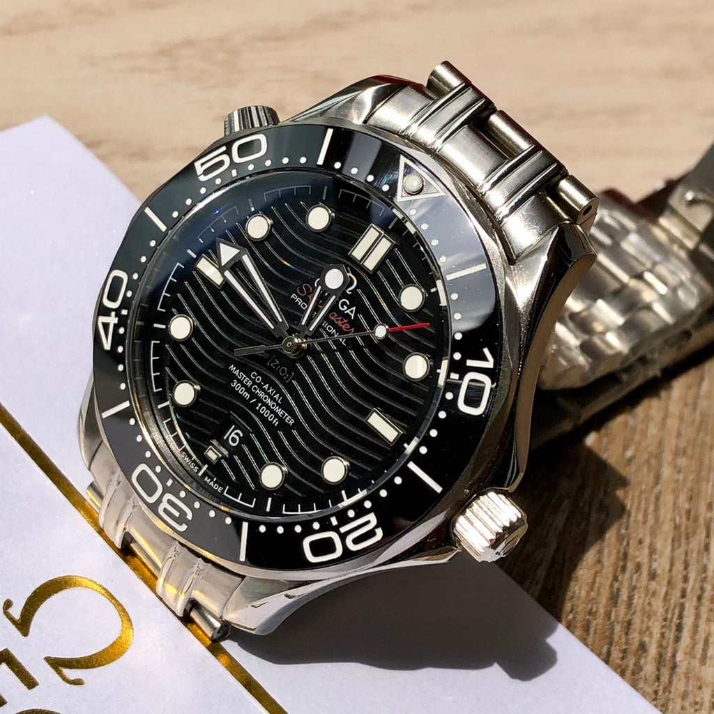오메가 씨마스터 다이버 300M 코-액시얼 마스터 크로노미터 스틸 블랙 42mm