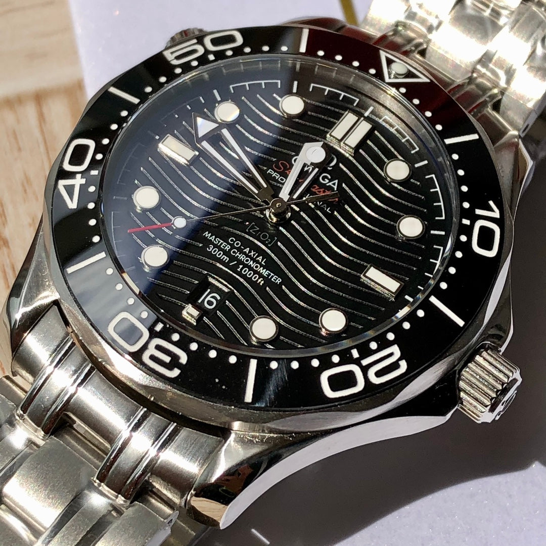 오메가 씨마스터 다이버 300M 코-액시얼 마스터 크로노미터 스틸 블랙 42mm