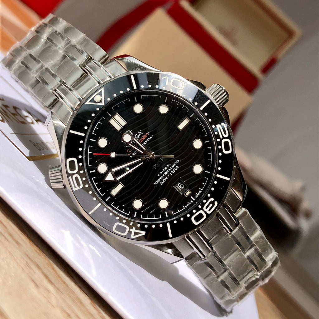오메가 씨마스터 다이버 300M 코-액시얼 마스터 크로노미터 스틸 블랙 42mm
