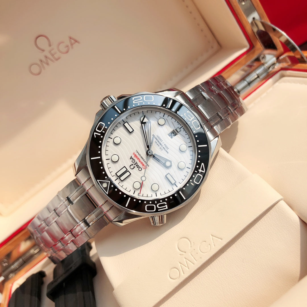 오메가 씨마스터 다이버 300M 스틸 화이트 42mm 흰판