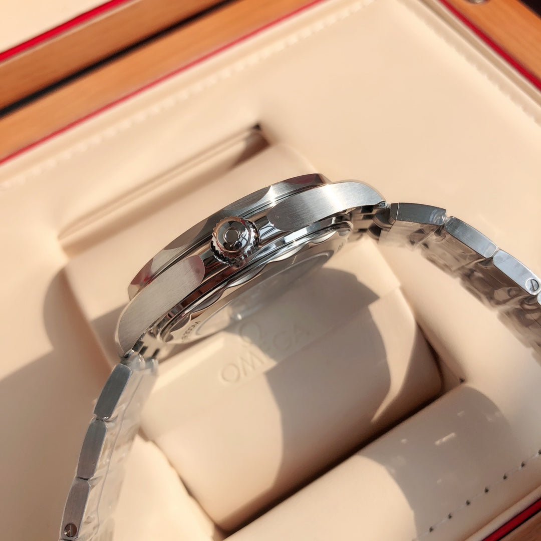 오메가 씨마스터 다이버 300M 스틸 화이트 42mm 흰판