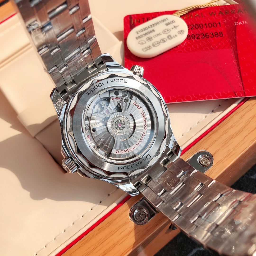 오메가 씨마스터 다이버 300M 스틸 화이트 42mm 흰판