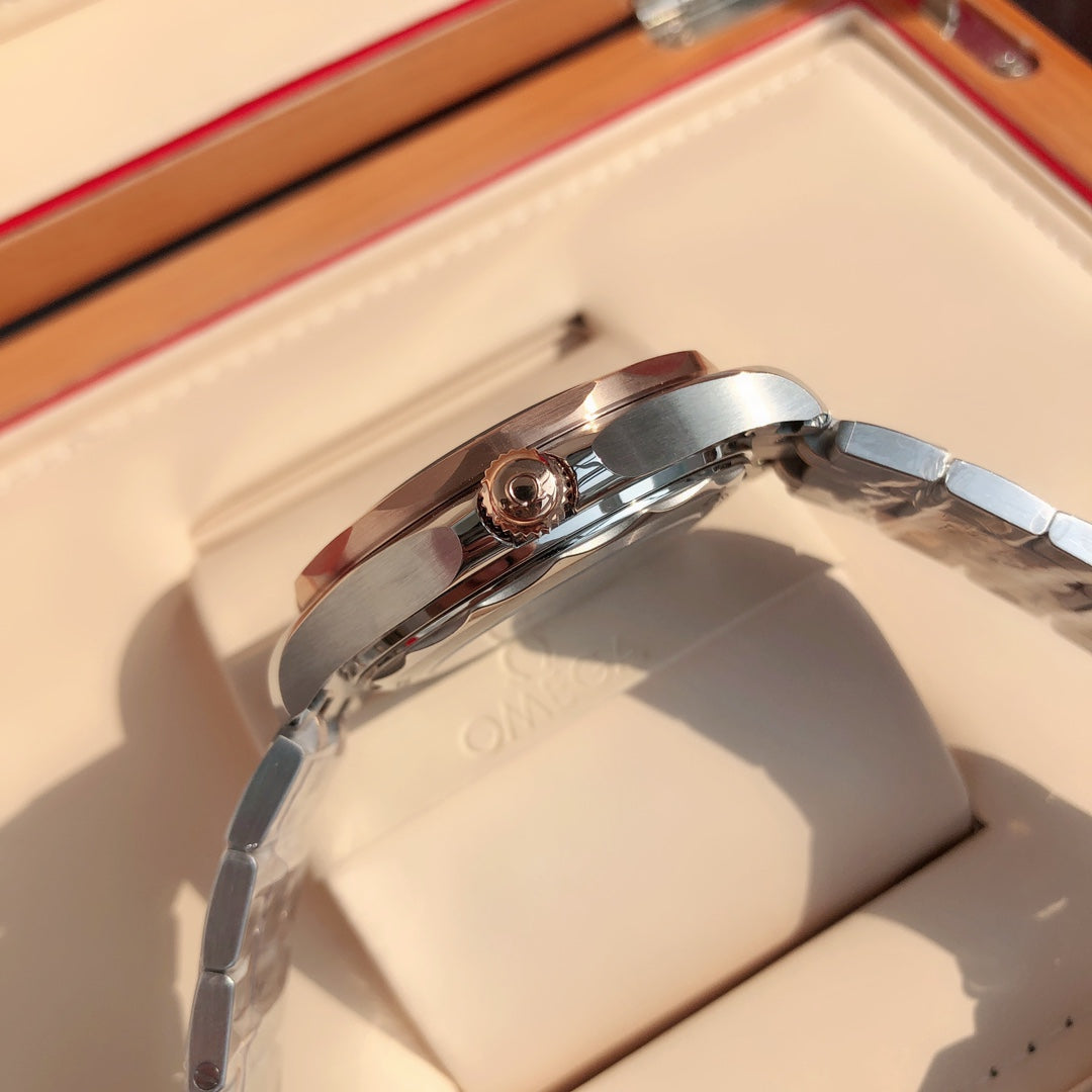 씨마스터 다이버 300M 블랙 세라믹 콤비 (옐로우골드 / 로즈골드) 42mm