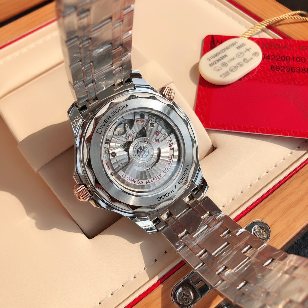 씨마스터 다이버 300M 블랙 세라믹 콤비 (옐로우골드 / 로즈골드) 42mm
