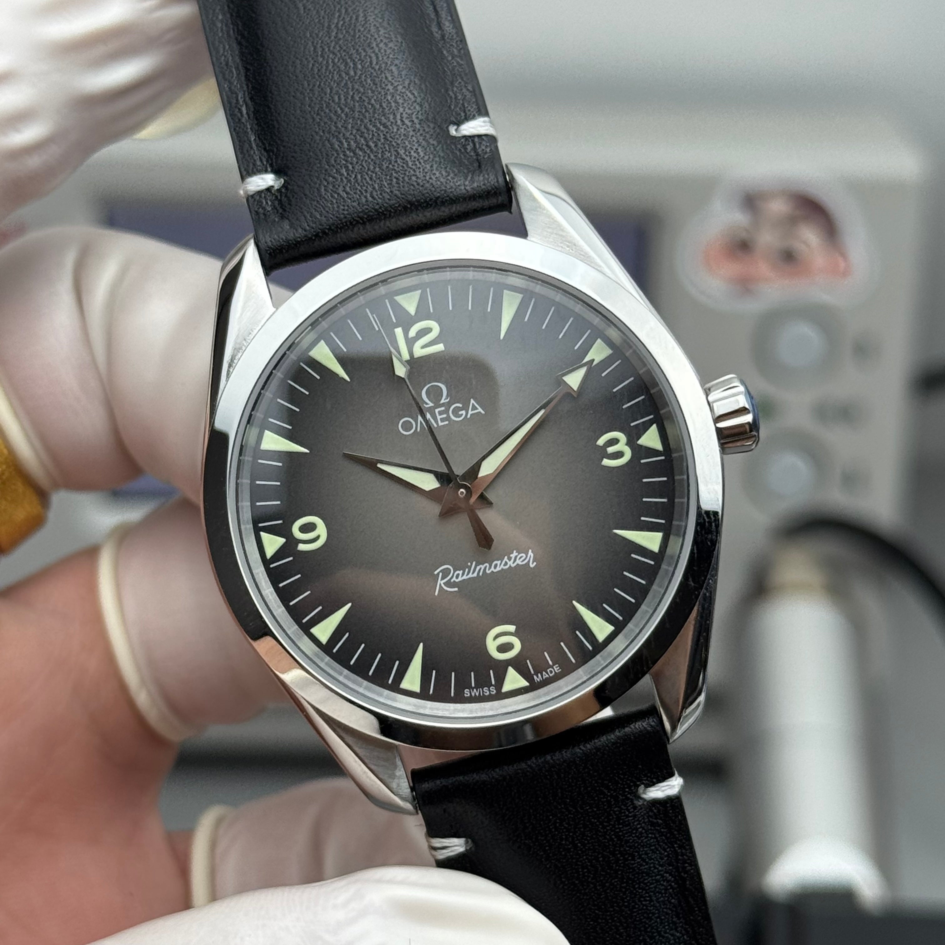 오메가 씨마스터 레일마스터 그레이 다이얼 38mm 가죽 스트랩