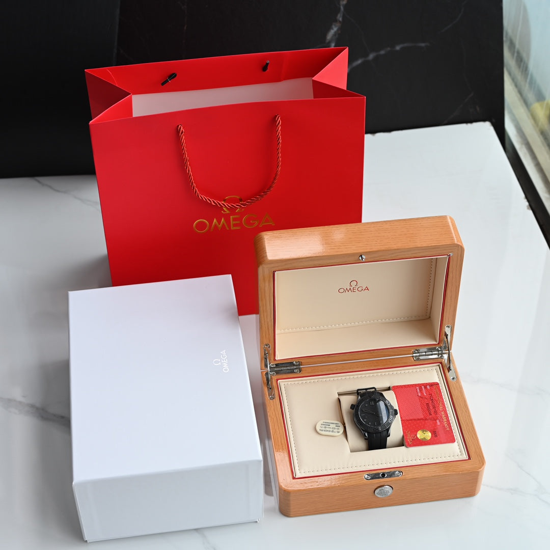 오메가 씨마스터 다이버 300M 세라믹 블랙 블랙 43.5mm 블랙 블랙