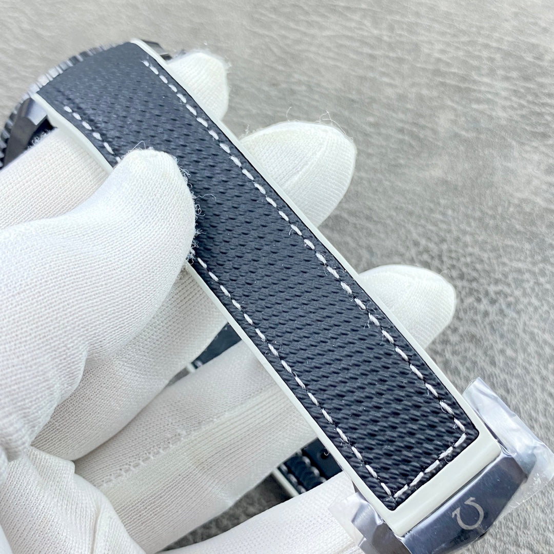 오메가 씨마스터 플래닛 오션 GMT 월드타임 딥그레이 45.5mm (블랙 패브릭 / 블루 패브릭 / 블랙 러버 스트랩)