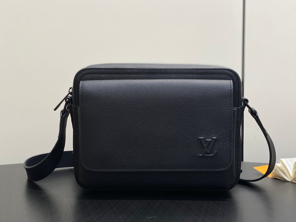 루이비통 보딩 메신저 블랙 LV 에어로그램 백
