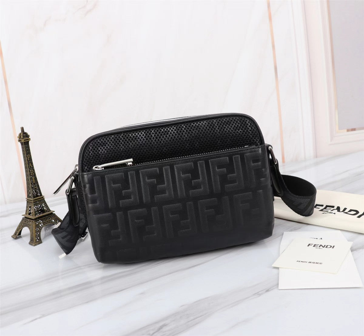 펜디 블랙 엠보싱 FF 로고 카메라백 메신저백