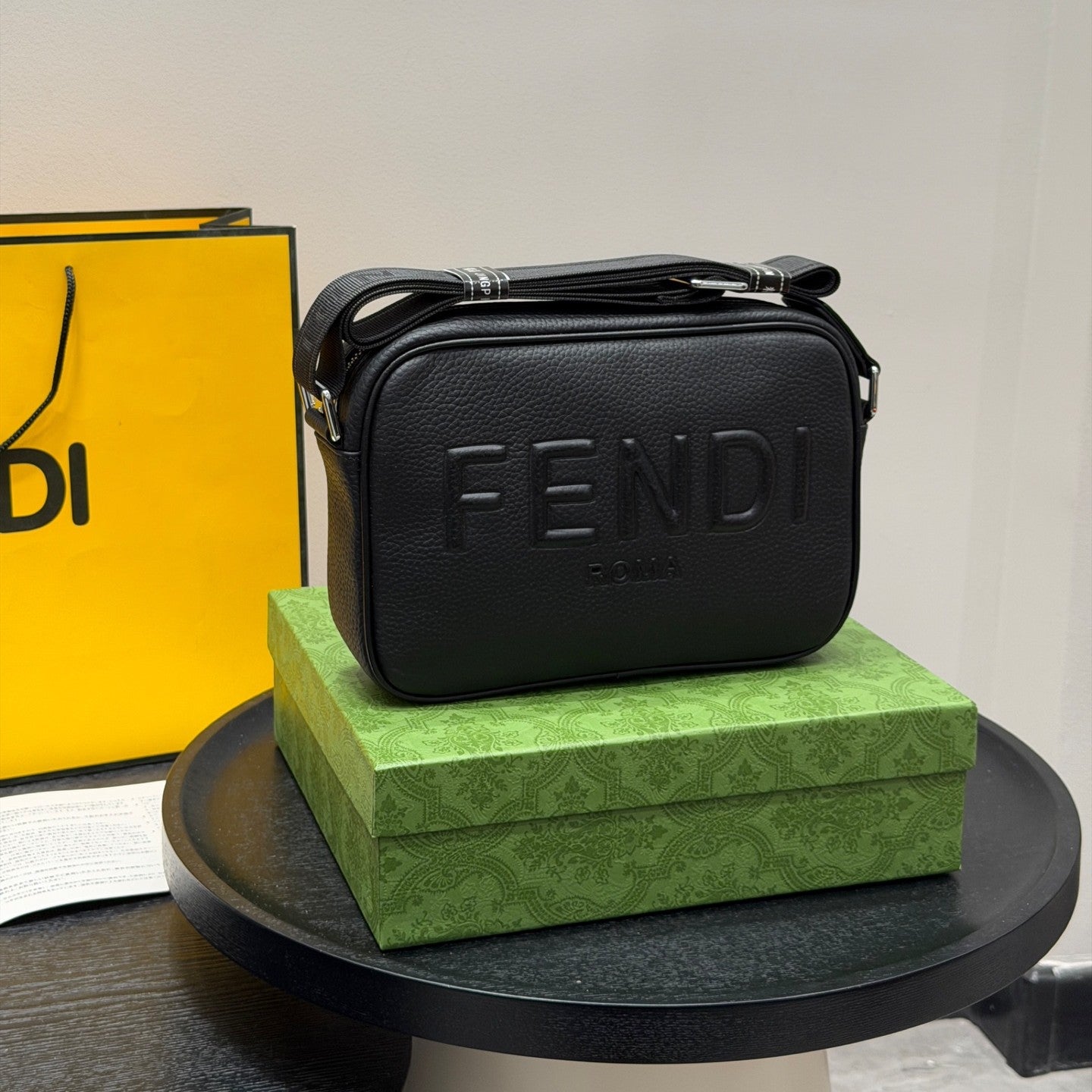 펜디 로마 블랙 가죽 카메라 케이스 미니백 펜디카메라백