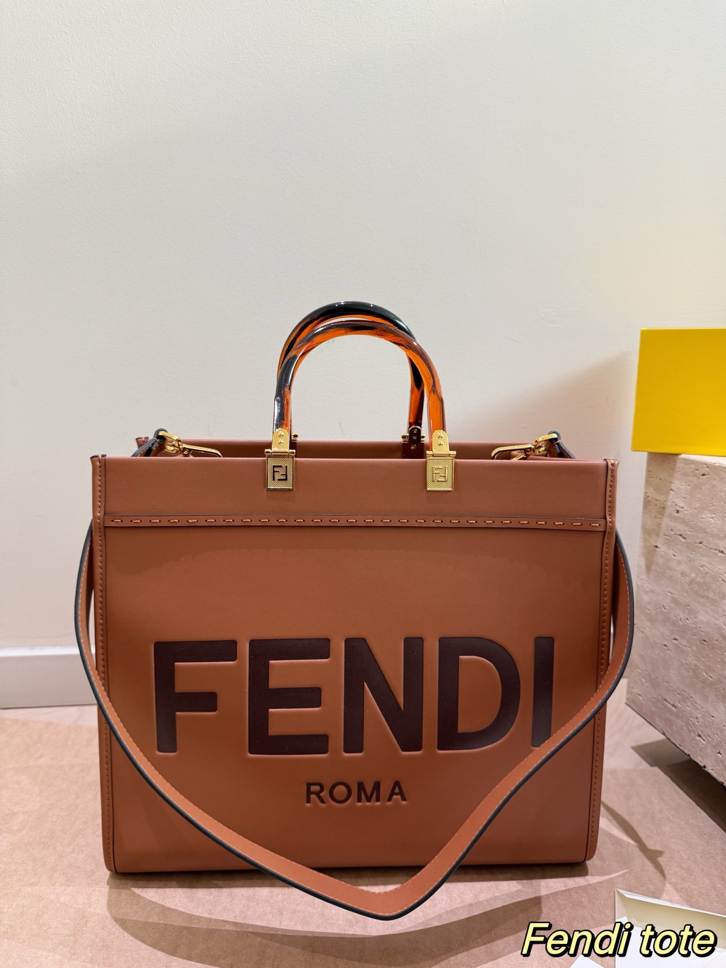 펜디 선샤인 브라운 가죽 토트백 미디엄 선샤인백