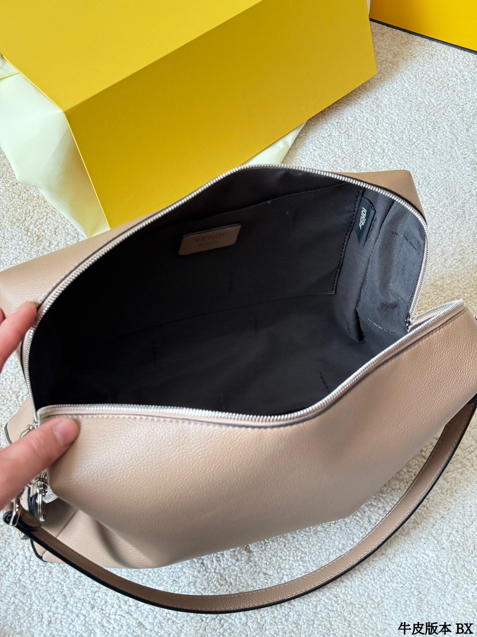 펜디 루이 라이트 브라운 숄더백 미디엄 펜디루이백