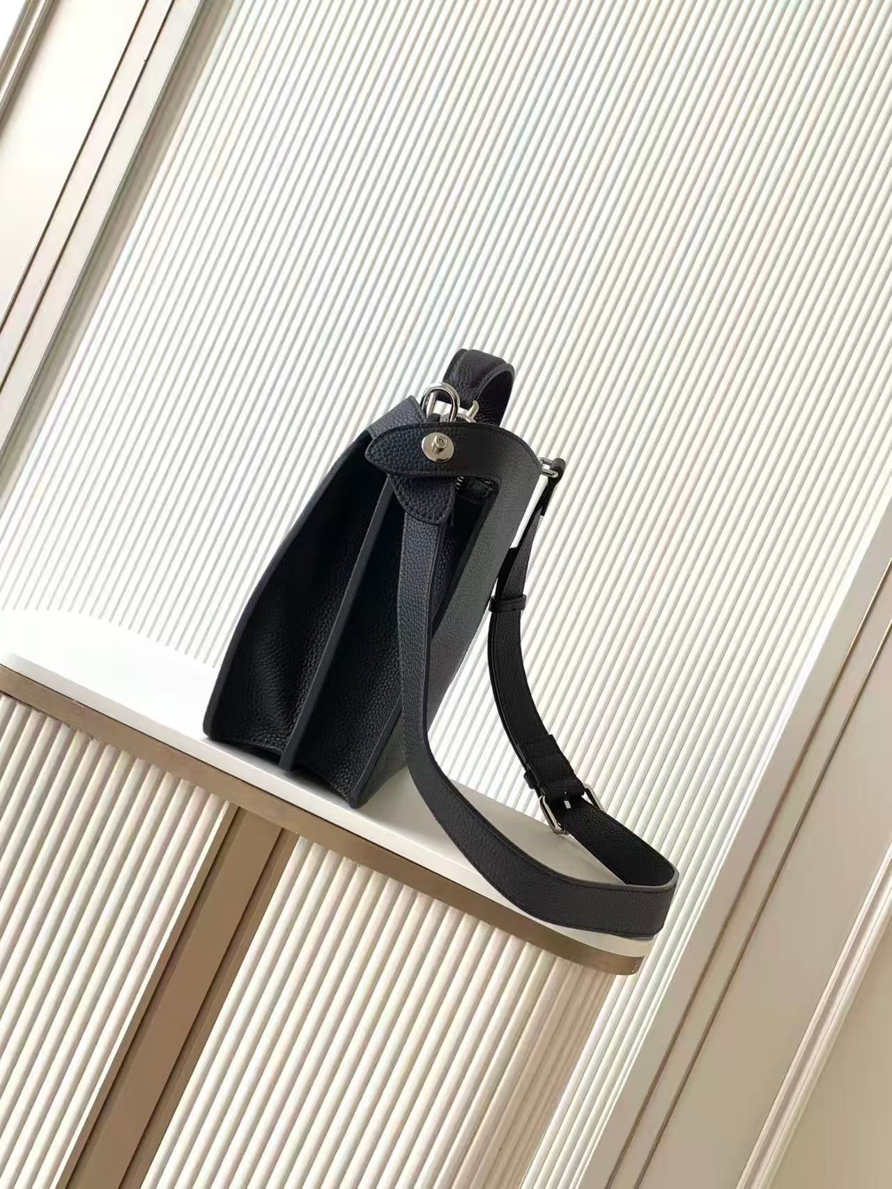 펜디 블랙 쿠오이오 로마노 가죽 피카부 아이시유 몬스터 아이 백
