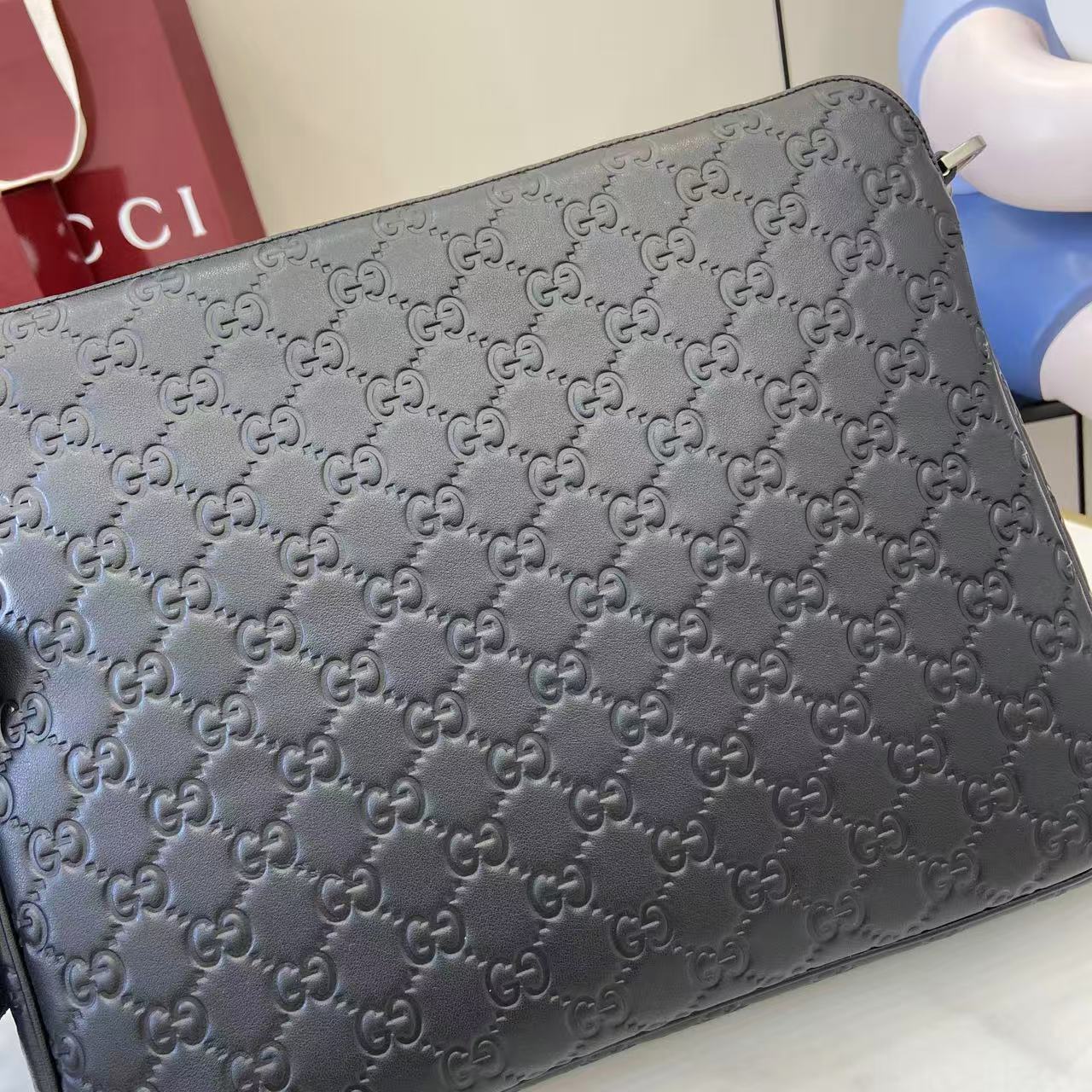 구찌 GG 엠블럼 블랙 레더 미디엄 크로스백