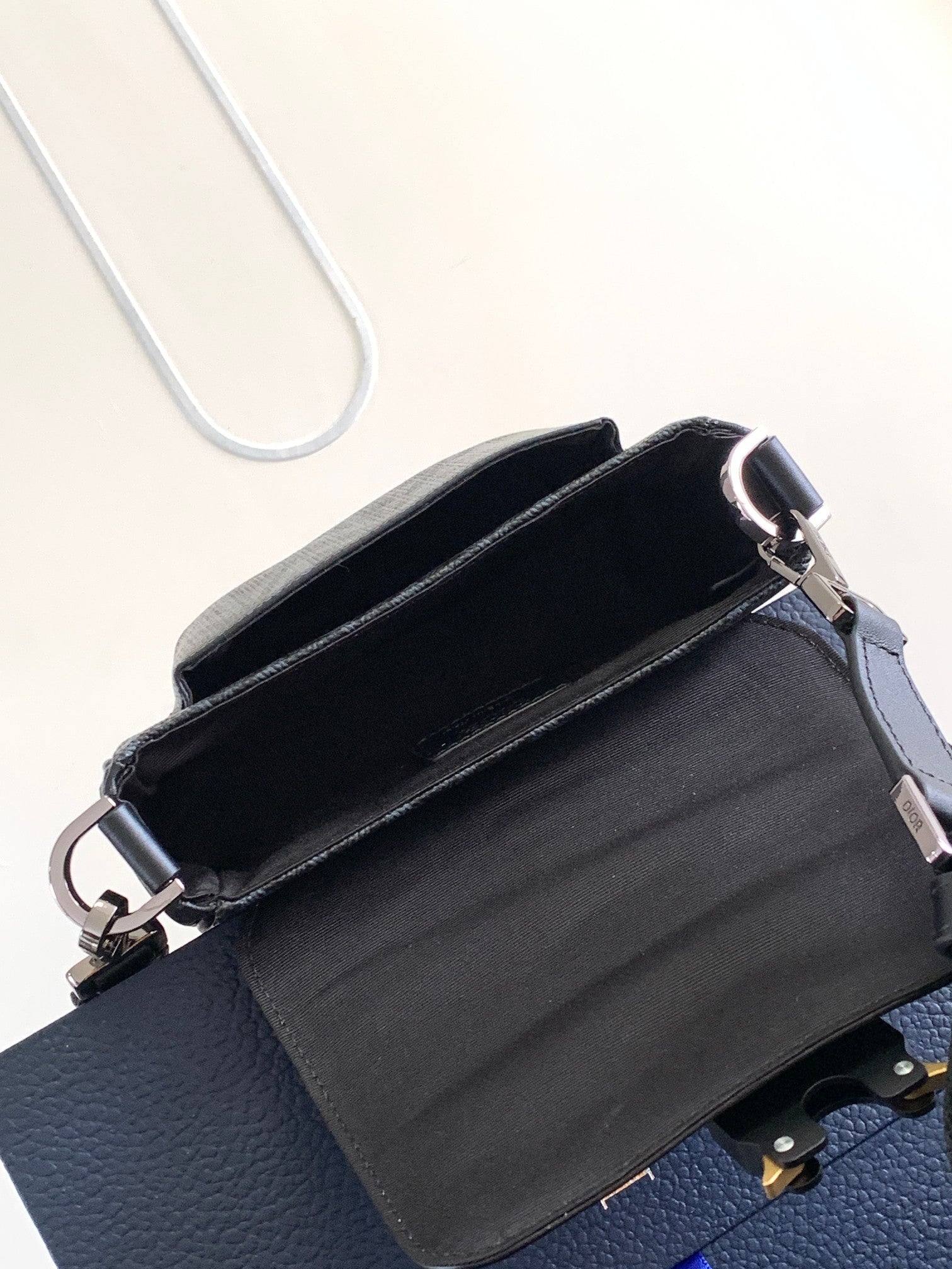 디올 CD 다이아몬드 캔버스 힛 더 로드 미니 메신저백 블랙