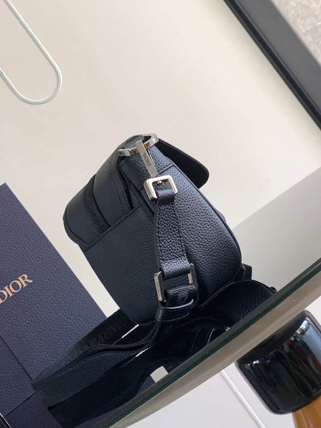 디올 힛 더 로드 블랙 메신저 미니 백