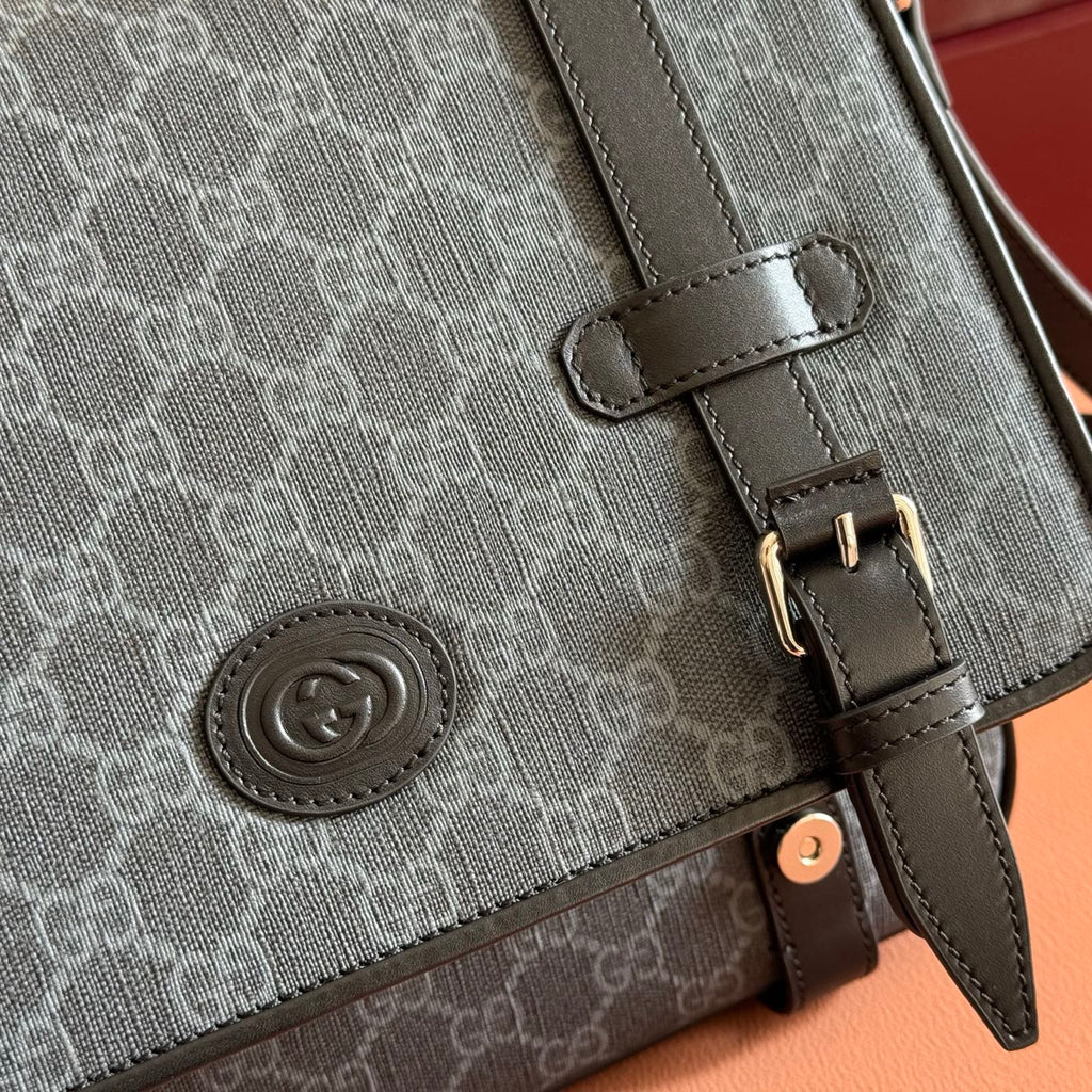 구찌 GG 슈프림 메신저백 블랙